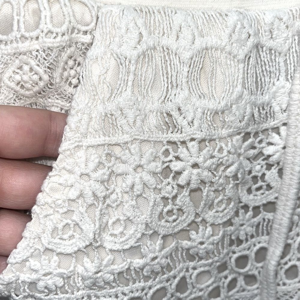 Jolt Cream Floral Lace Shorts - Picture 3 of 4